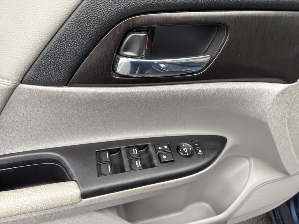 Thumbnail: 2015 Honda Accord - 27