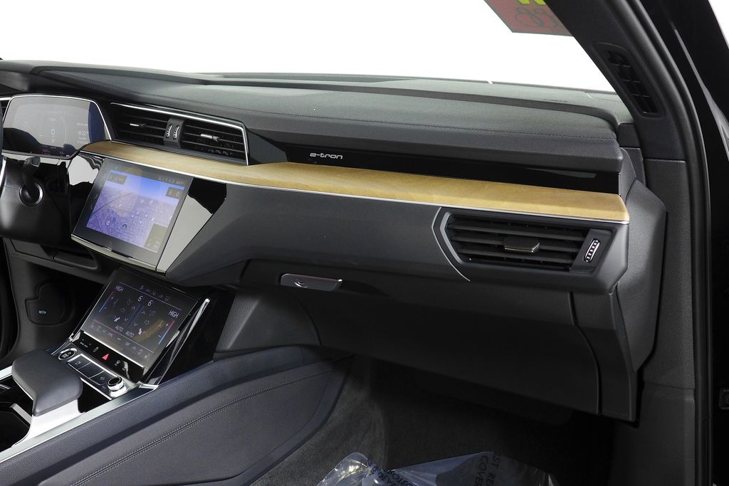 Thumbnail: 2024 Audi Q8 e-tron - 14