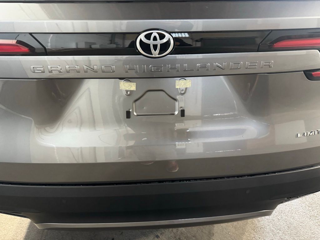 Thumbnail: 2026 Toyota Grand Highlander - 24