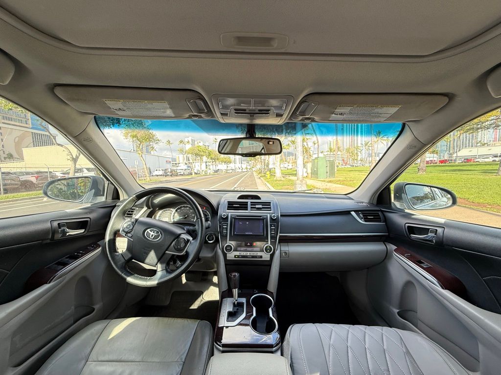 2014 Toyota Camry SE V6 photo