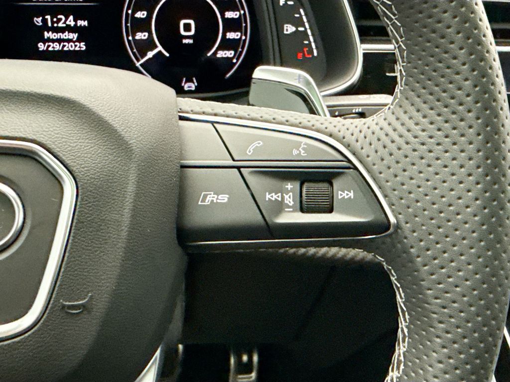 Thumbnail: 2025 Audi RS Q8 - 12