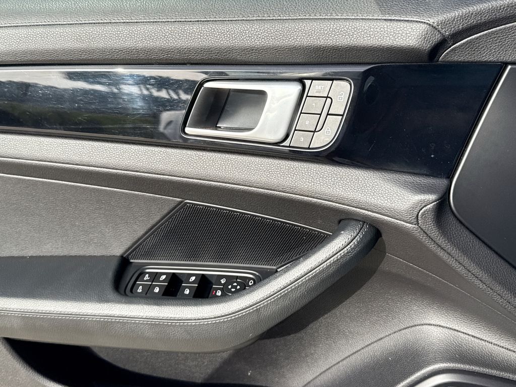 Thumbnail: 2022 Porsche Panamera - 29