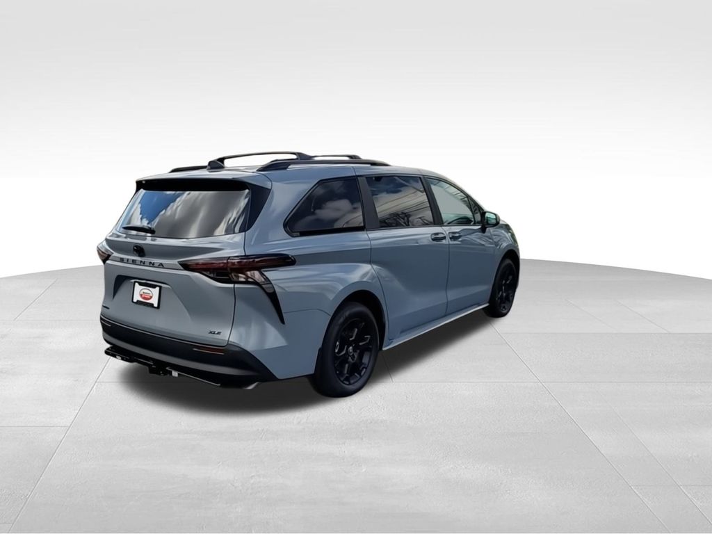 2025 Toyota Sienna L 8