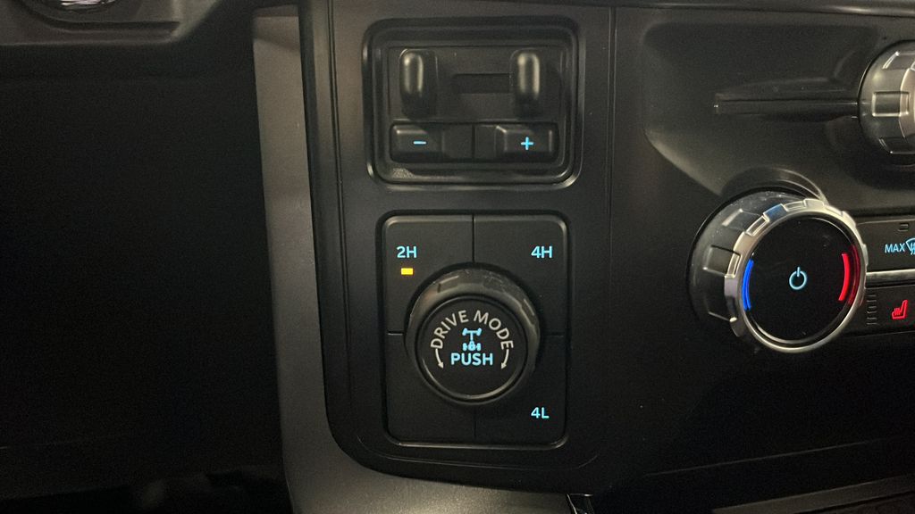 Used 2025 Carbonized Gray Metallic Ford XLT image 33