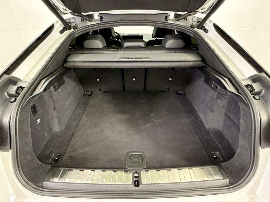 Thumbnail: 2025 BMW X6 - 27