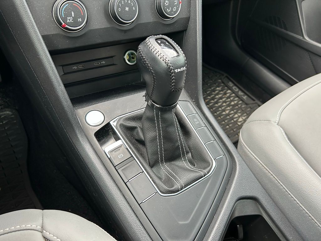 2022 Volkswagen Taos SE 26