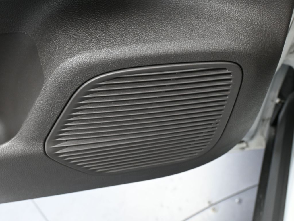 Used 2022 Pristine White Metallic Tri-Coat Lincoln Reserve image 14