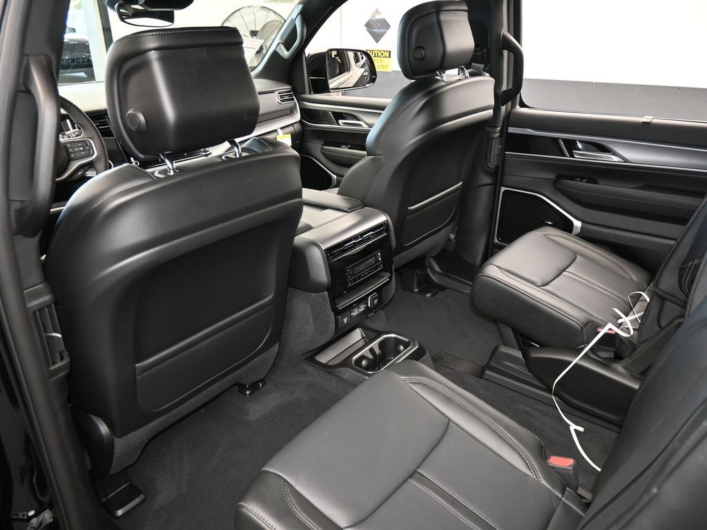 New 2026 High Gloss Black Jeep Limited Reserve image 32