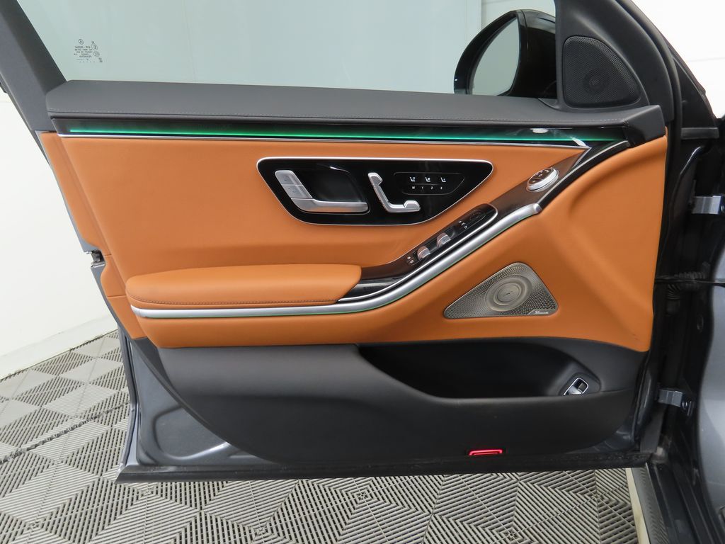 Thumbnail: 2023 Mercedes-Benz S-Class - 23