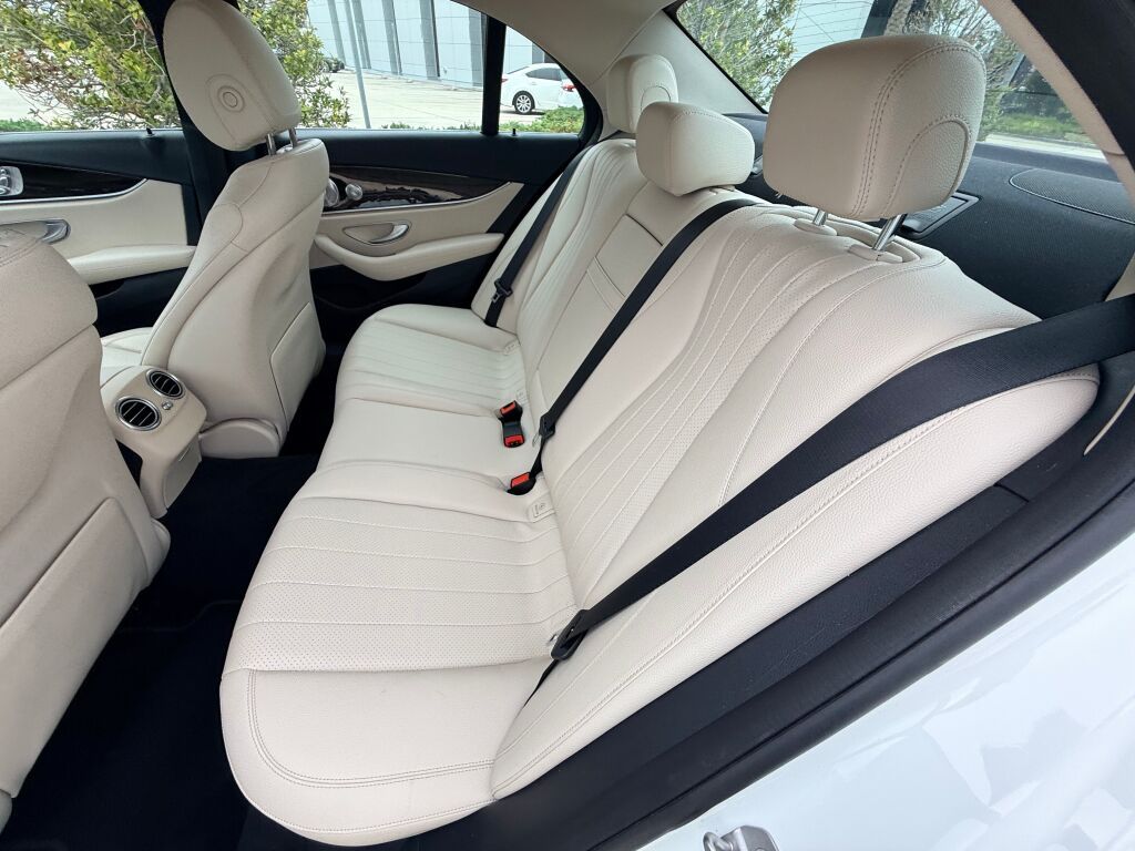 Thumbnail: 2017 Mercedes-Benz E-Class - 18