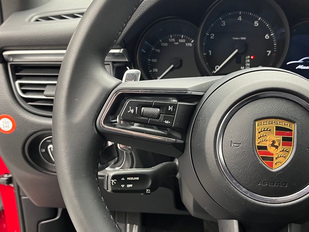 2022 Porsche Macan  12