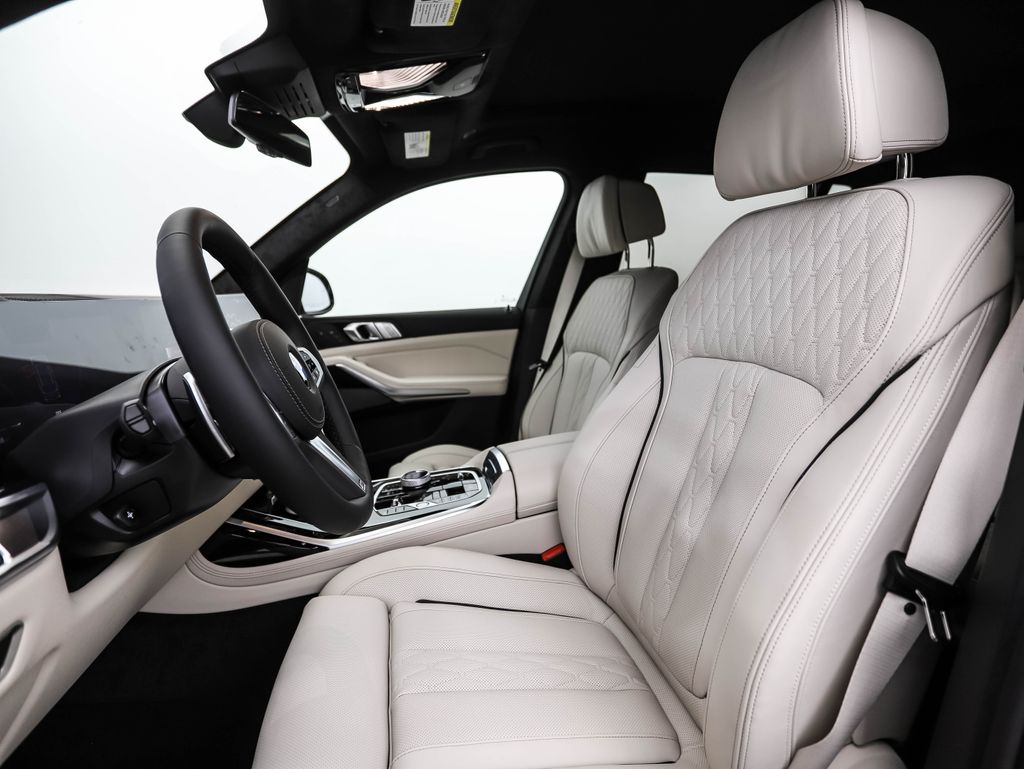 Thumbnail: 2027 BMW X7 - 11