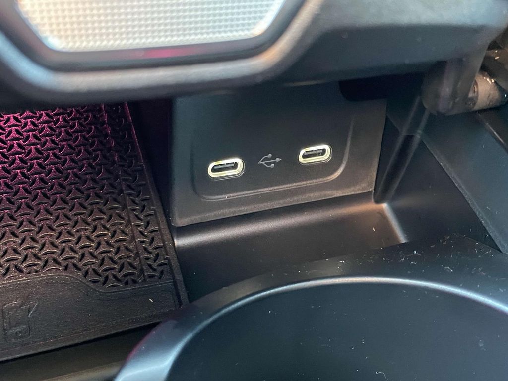 Thumbnail: 2025 Mercedes-Benz C-Class - 25