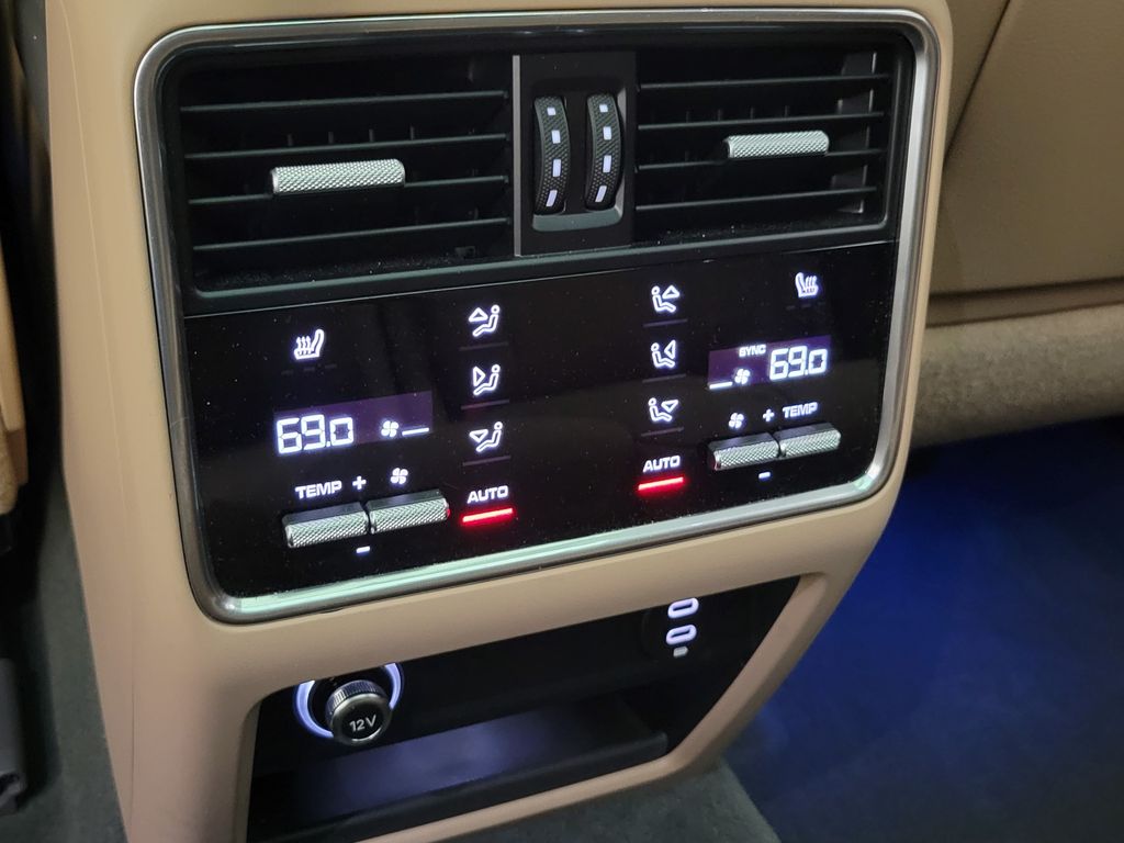 Thumbnail: 2023 Porsche Cayenne - 22