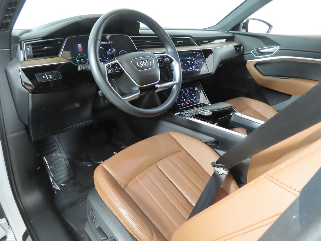Thumbnail: 2021 Audi e-tron - 26