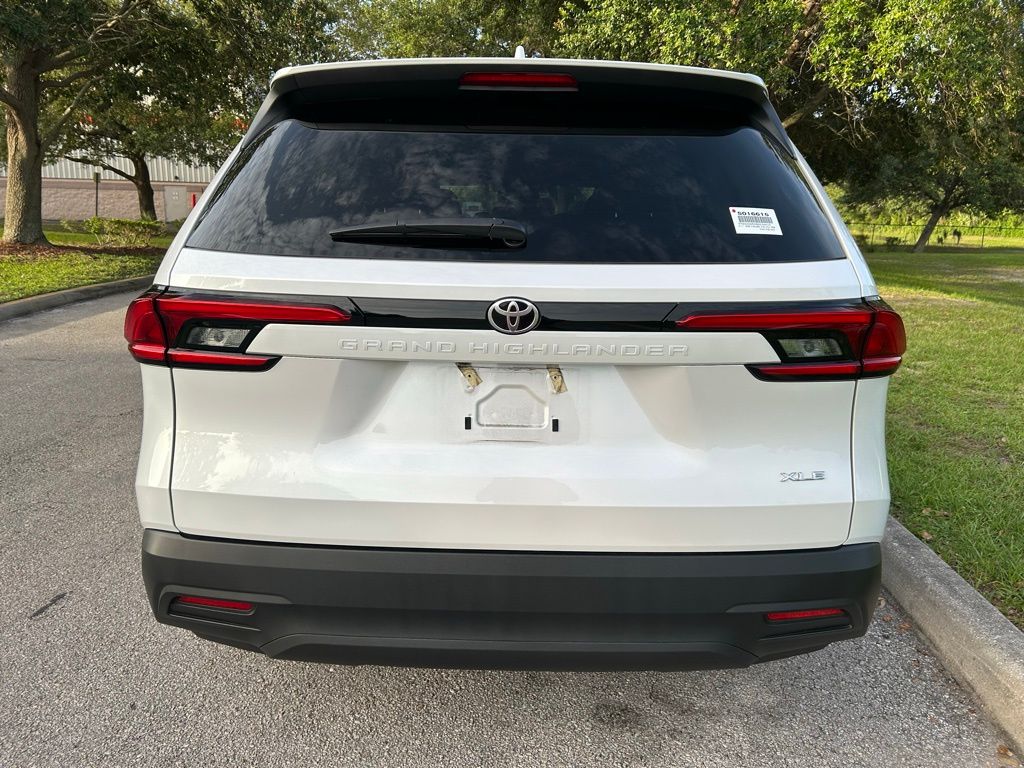 Thumbnail: 2024 Toyota Grand Highlander - 4
