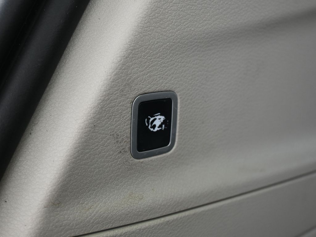 Used 2023 Bright White Clearcoat Chrysler Touring L image 37