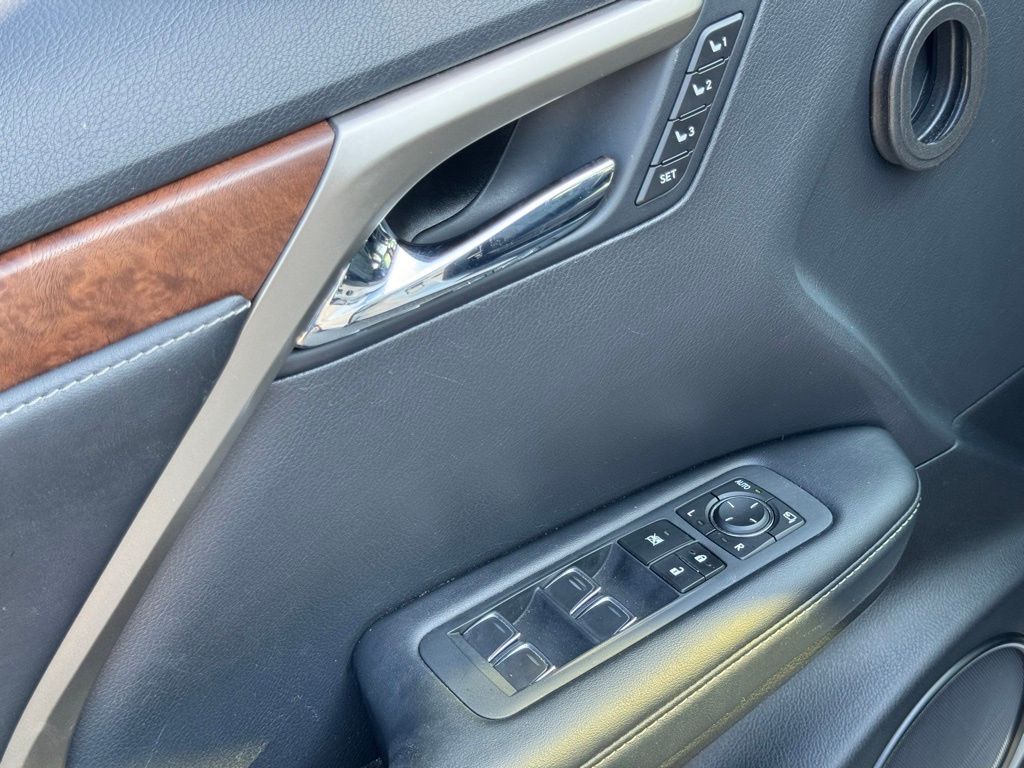 2022 Lexus RX 350L photo 21