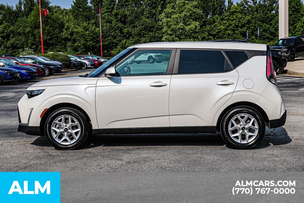Used 2025 White Kia LX image 8