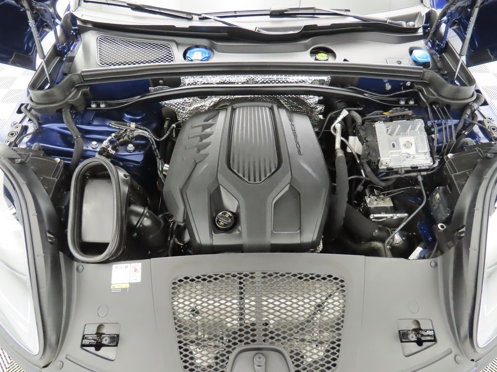 Thumbnail: 2022 Porsche Macan - 28