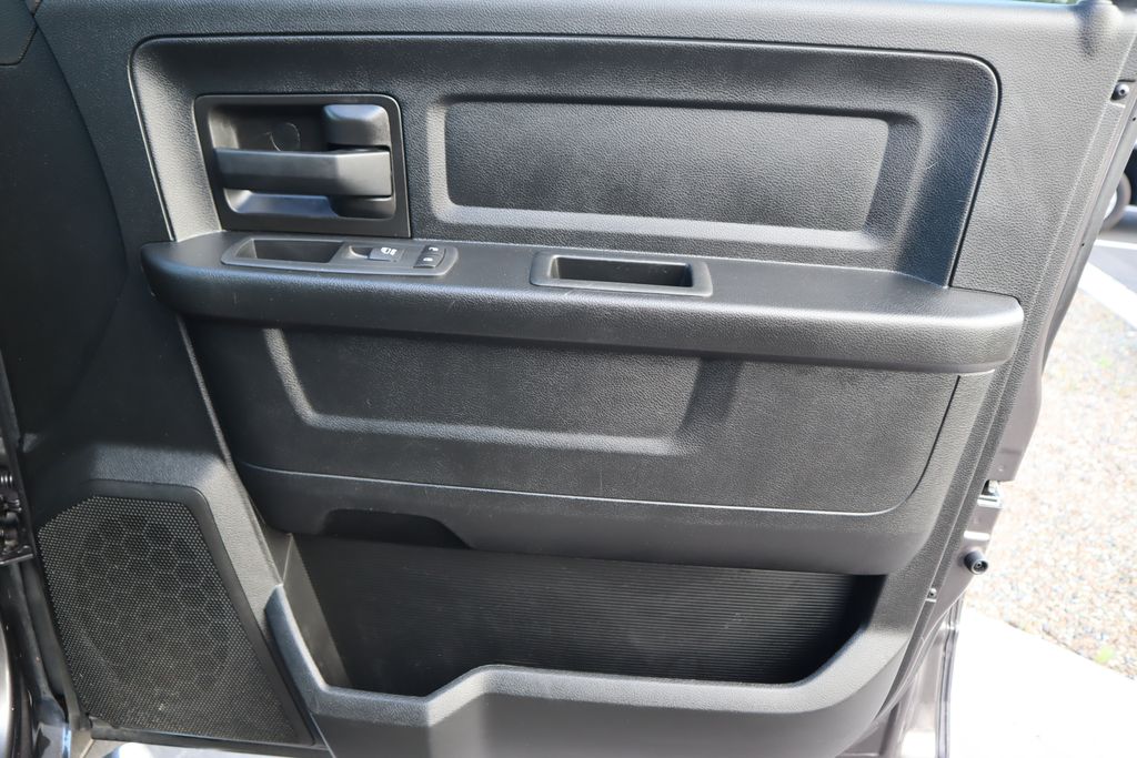 Thumbnail: 2020 RAM 1500 Classic - 24