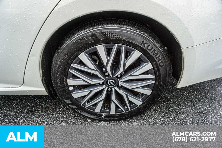 Used 2025 White Nissan 2.5 SV image 17