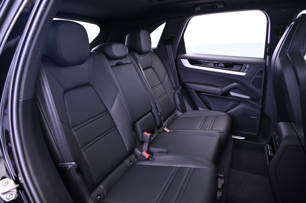 2024 Porsche Cayenne S 23