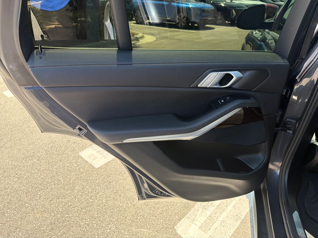 Used 2019 Gray BMW xDrive40i image 35