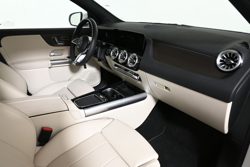 Thumbnail: 2026 Mercedes-Benz GLA - 26