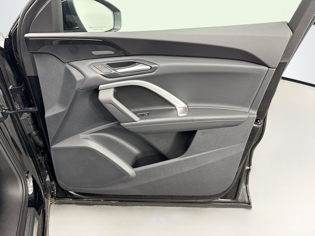 Thumbnail: 2025 Audi Q5 - 25