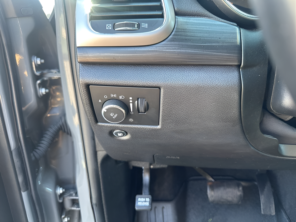 Used Car 2020 Jeep Grand Cherokee  Altitude For Sale Under $25,000 In Austin, Texas