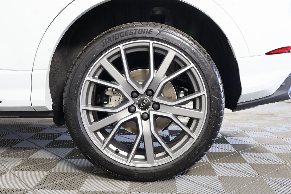 Thumbnail: 2025 Audi Q3 - 10