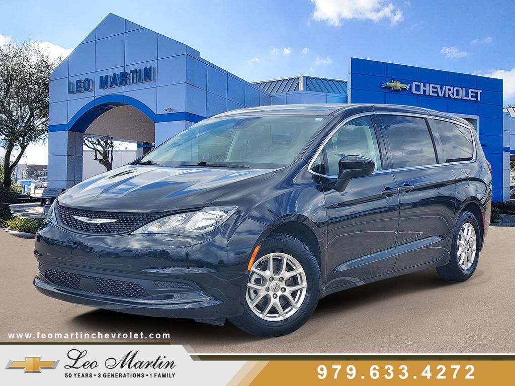 Diamond Black Crystal Pearlcoat 2024 Chrysler Voyager LX FWD Minivan Front-Wheel Drive 9-Speed Automatic