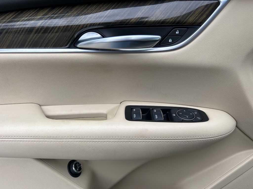 2017 Cadillac XT5 Standard