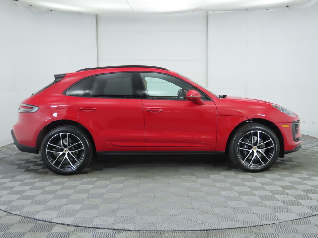 Thumbnail: 2025 Porsche Macan - 8