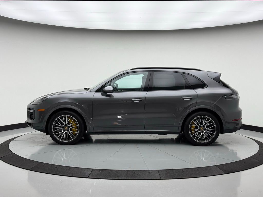 2021 Porsche Cayenne Turbo 2