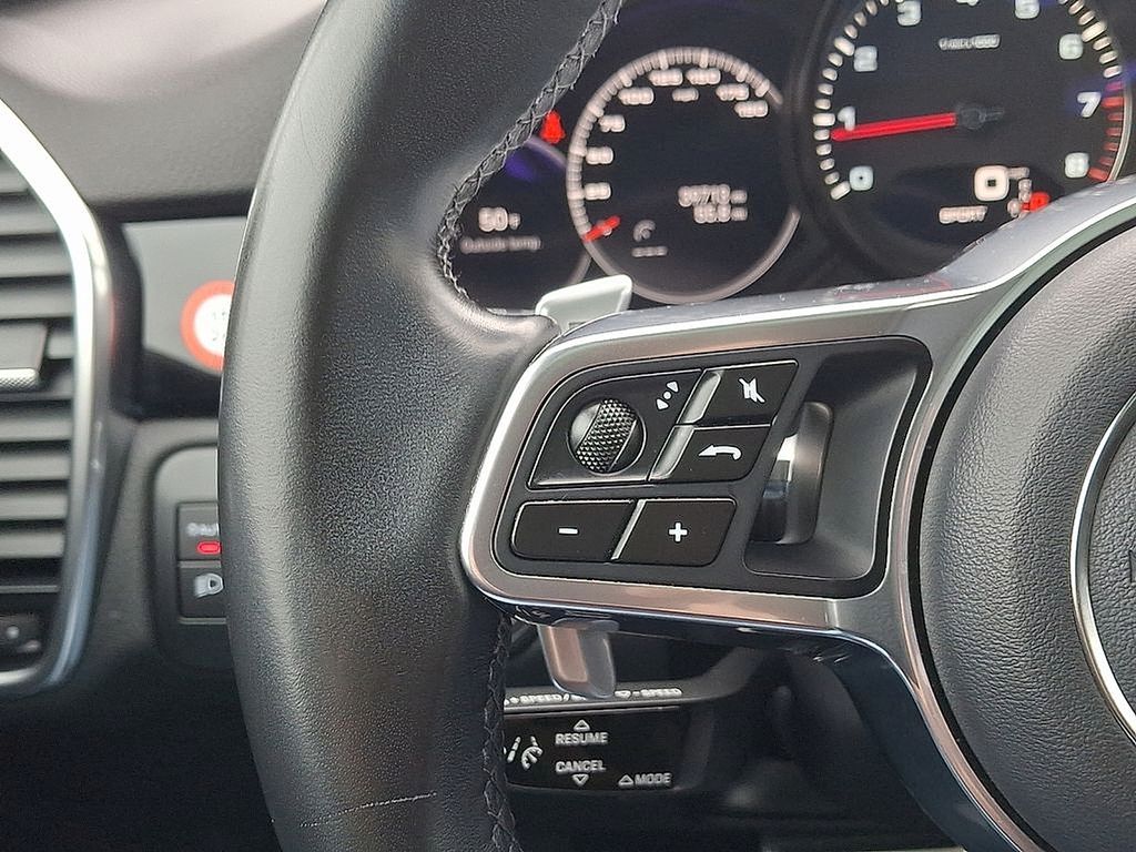 Thumbnail: 2023 Porsche Cayenne - 25