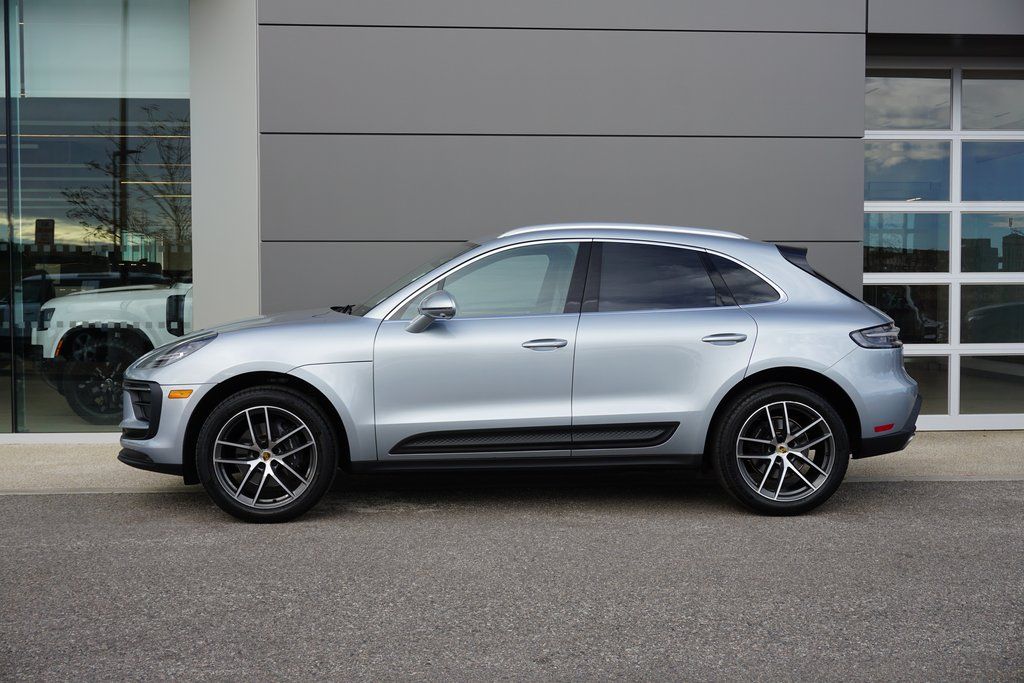 2022 Porsche Macan Base 8