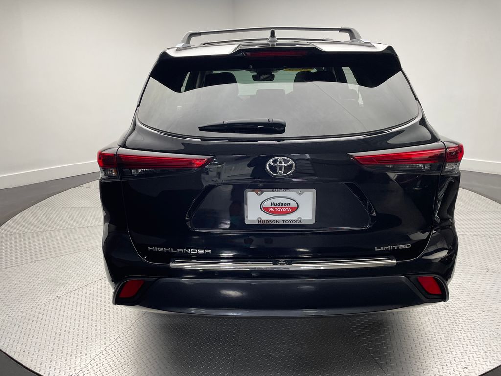 Thumbnail: 2023 Toyota Highlander - 6