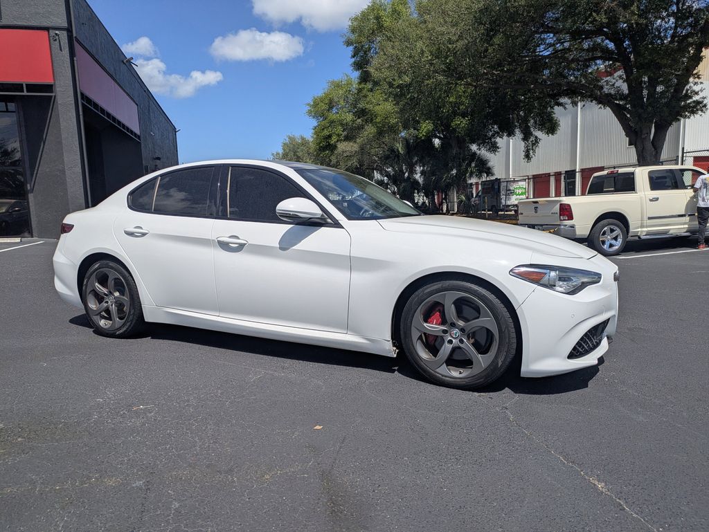 Alfa White 2018 Alfa Romeo Giulia RWD Sedan Rear-Wheel Drive 8-Speed Automatic