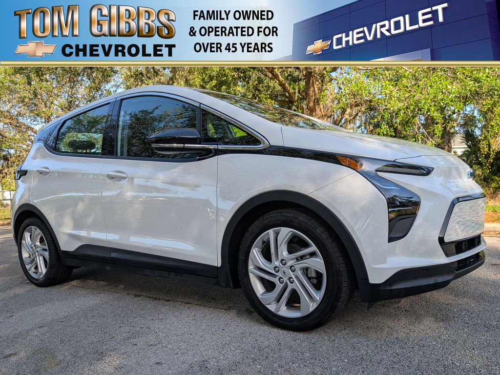 Summit White 2023 Chevrolet Bolt EV 1LT FWD Hatchback Front-Wheel Drive 1-Speed Automatic