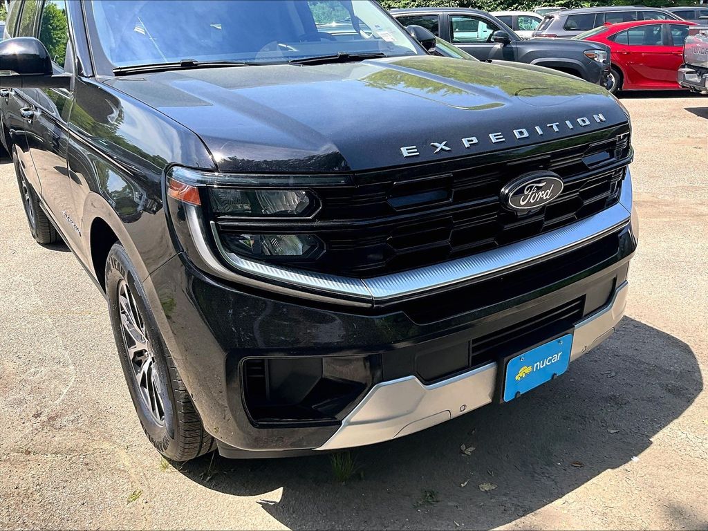 2025 Ford Expedition — photo 8
