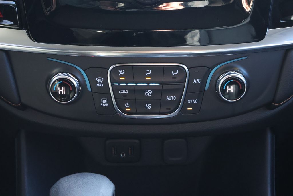 Thumbnail: 2021 Chevrolet Traverse - 17