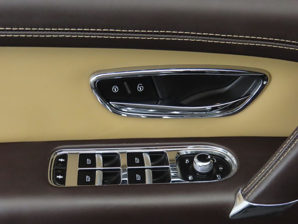 Thumbnail: 2019 Bentley Bentayga - 24