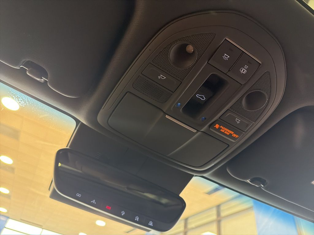 Thumbnail: 2023 Genesis G70 - 14