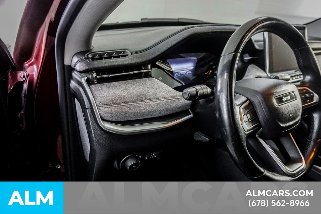 Used 2022 Red Jeep Latitude Lux image 34