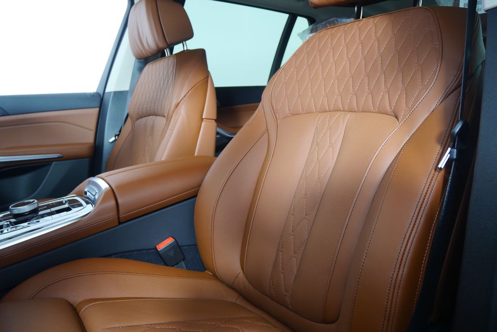 Thumbnail: 2026 BMW X7 - 12