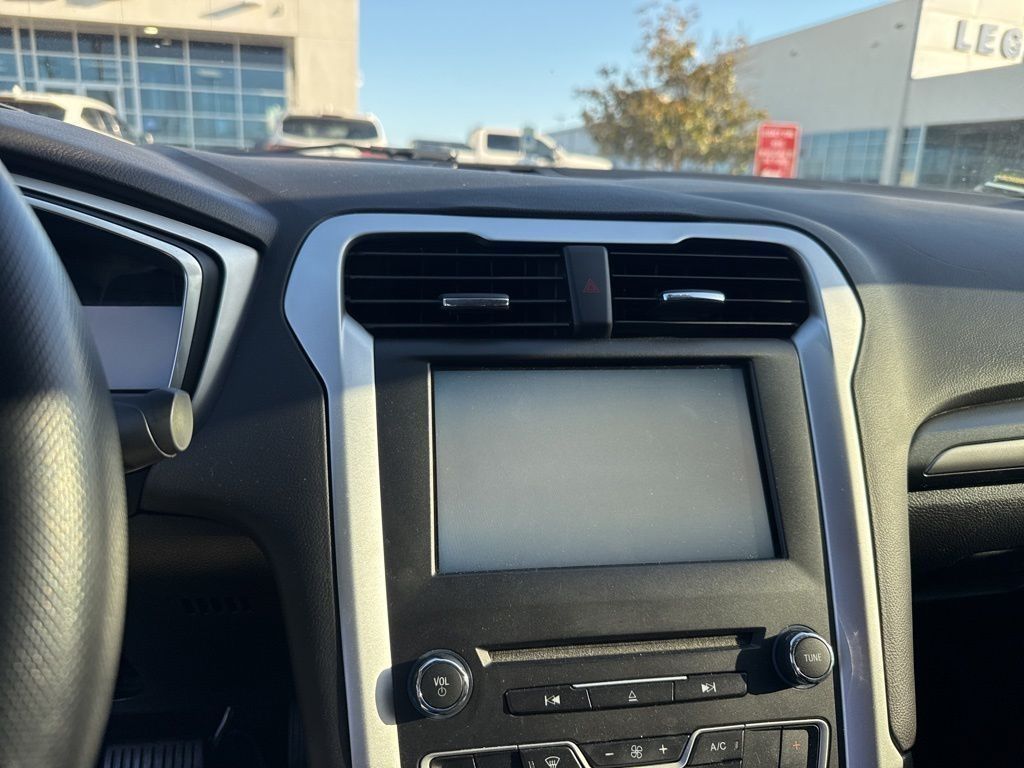 2016 Ford Fusion SE - 9