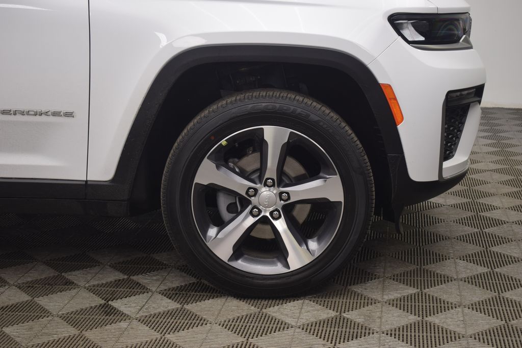 new 2026 Jeep Grand Cherokee car, priced at $39,853