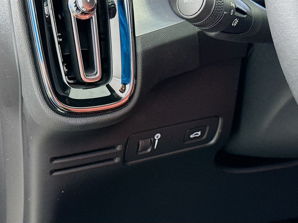 Thumbnail: 2019 Volvo XC40 - 10